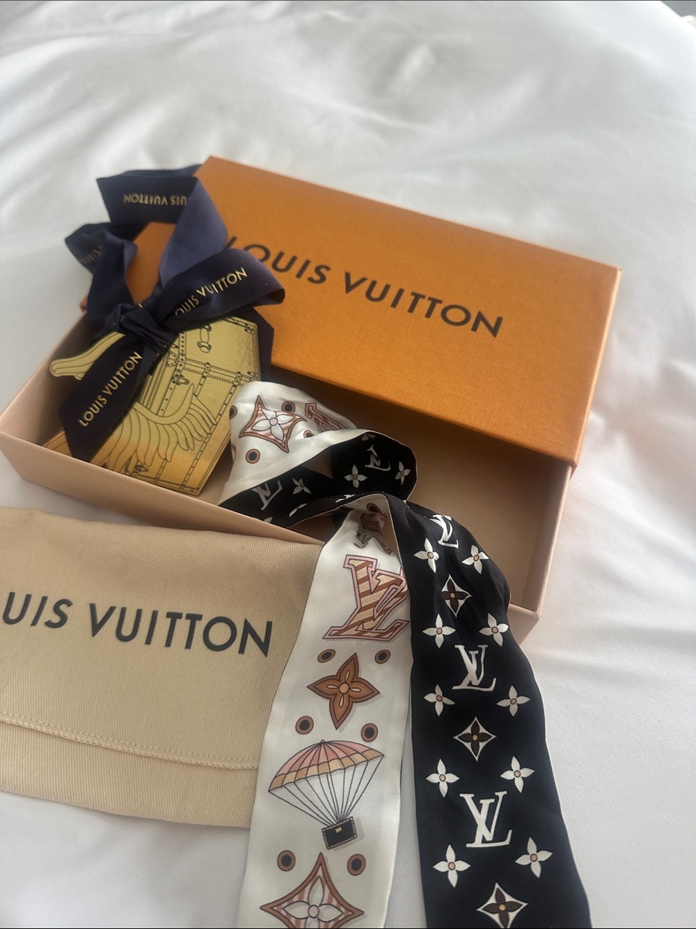 Louis Vuitton Two-Tone Monogram Silk Twilly Bandeau / Scarf - Black & White pink - Picture 3 of 5
